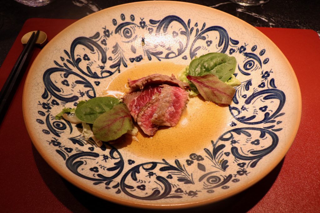 DAIKICHI BEACH carrillera de atun rojo con daikon las salsa son de kiwi y sake y wakarashimostaza japonesa 1