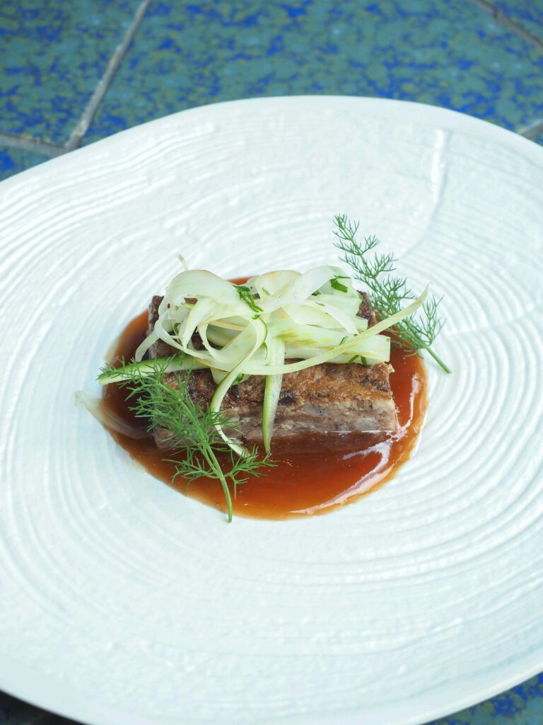 Boneless collar bone with sweet and sour quince sauce and crispy fennel salad - Balfegó
