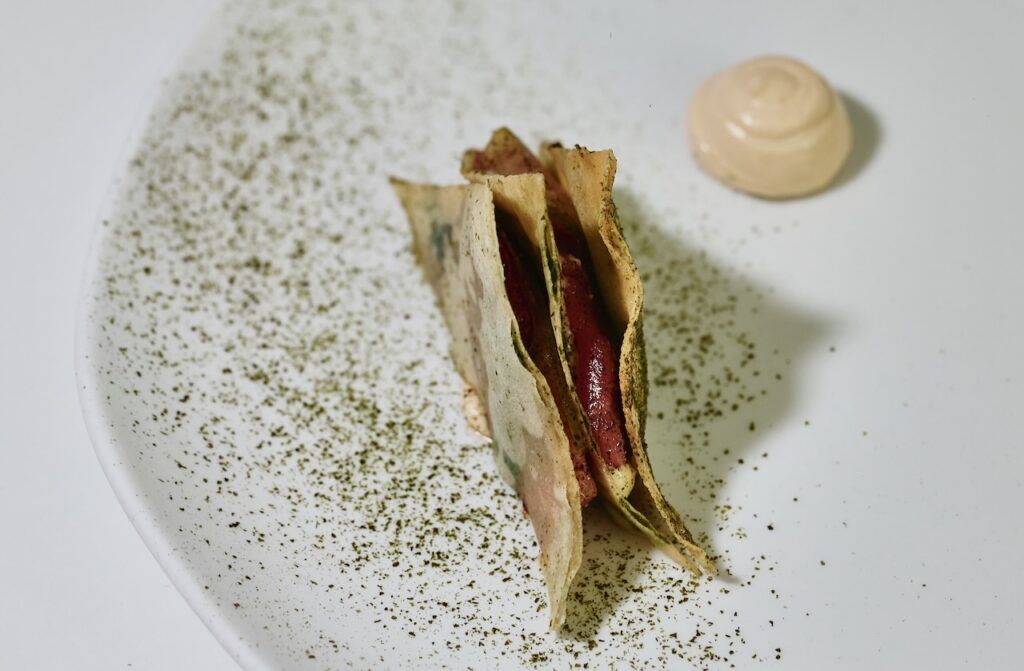 El chef alemán Franz-Josef Unterlechner gana Chef Balfegó 2025 9 Athinagoras Kostakos Sandwich Club de Atun Akami con Tarama de Tomate Ahumado 1