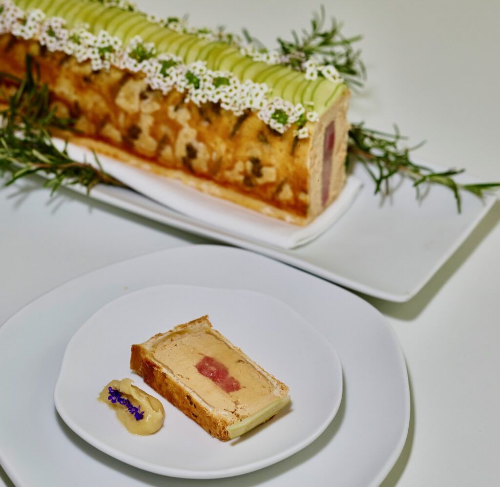 El chef alemán Franz-Josef Unterlechner gana Chef Balfegó 2025 21 GUILLERMO CHAVEZ Terrina de foie micuit con lomo de atun rojo Balfego 1